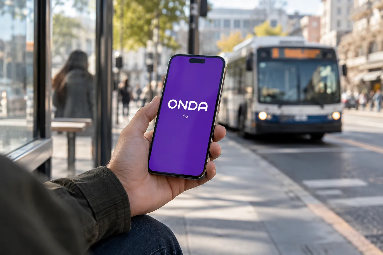 ONDA phone in the city, an illustrative telecom brand